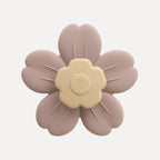 Flower Spinner van Mom Glowth in lila met crème middelpunt en zuignap – sensorisch speelgoed van food-grade siliconen, BPA-vrij, vanaf 6 maanden