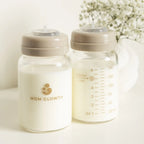 Glazen moedermelk bewaarflesjes van Mom Glowth gevuld met moedermelk en zichtbare maatstreepjes – borosilicaatglas, BPA-vrije schroefdop